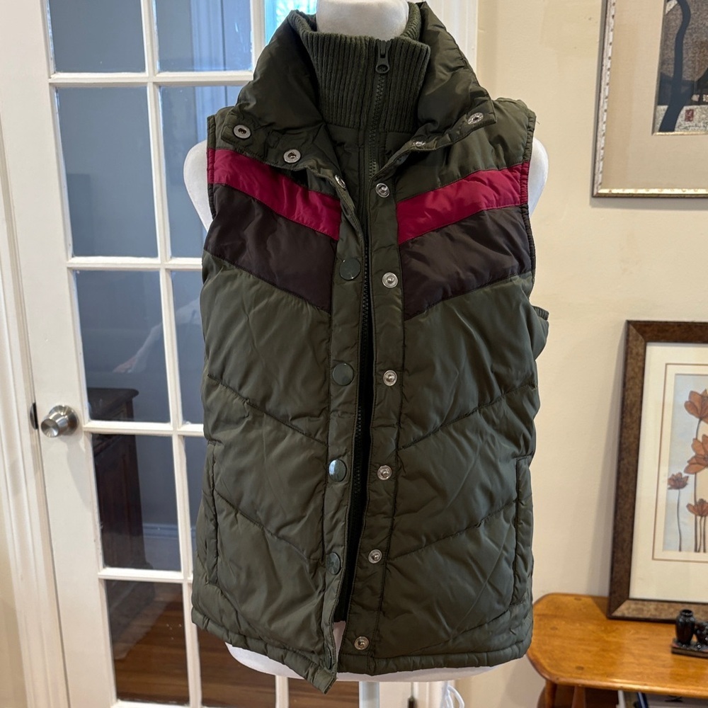 Vintage (2006) Old Navy Puffer Vest with Retro Ski Style. Size M